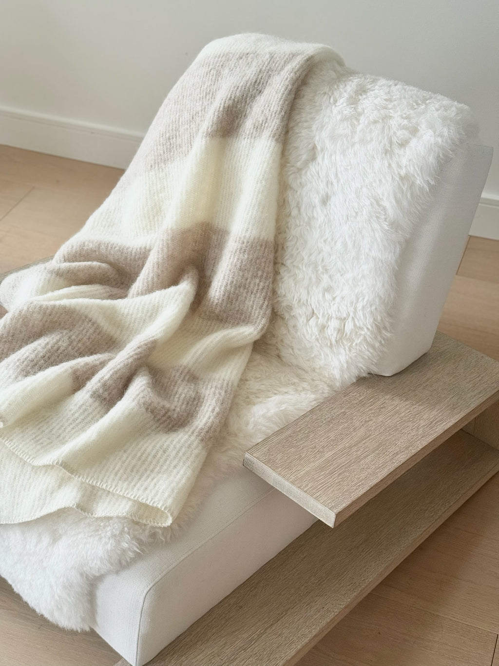 “Liv” [Icelandic Lambswool Blanket] Fawn + Ivory